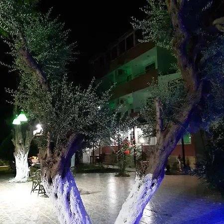 Selina Hotel 3*